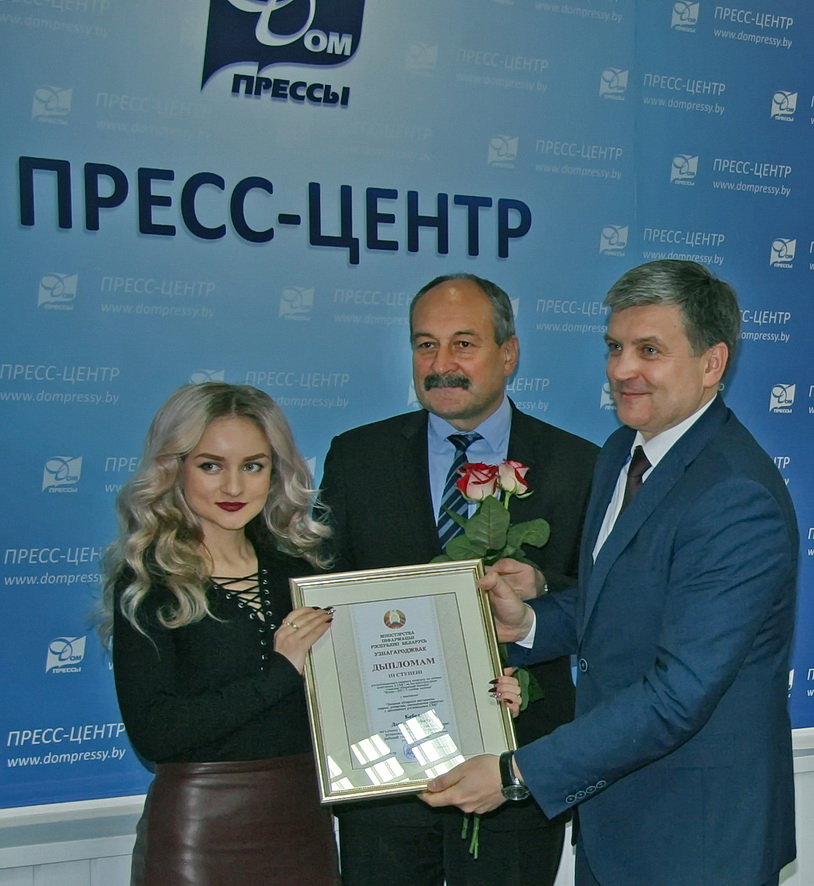 
  Подведены итоги Республиканского творческого конкурса на лучшее освещение в средствах массовой информации и на Интернет-ресурсах тематики уборочной кампании ”Жатва – 2017: И хлебом едины“  
 
