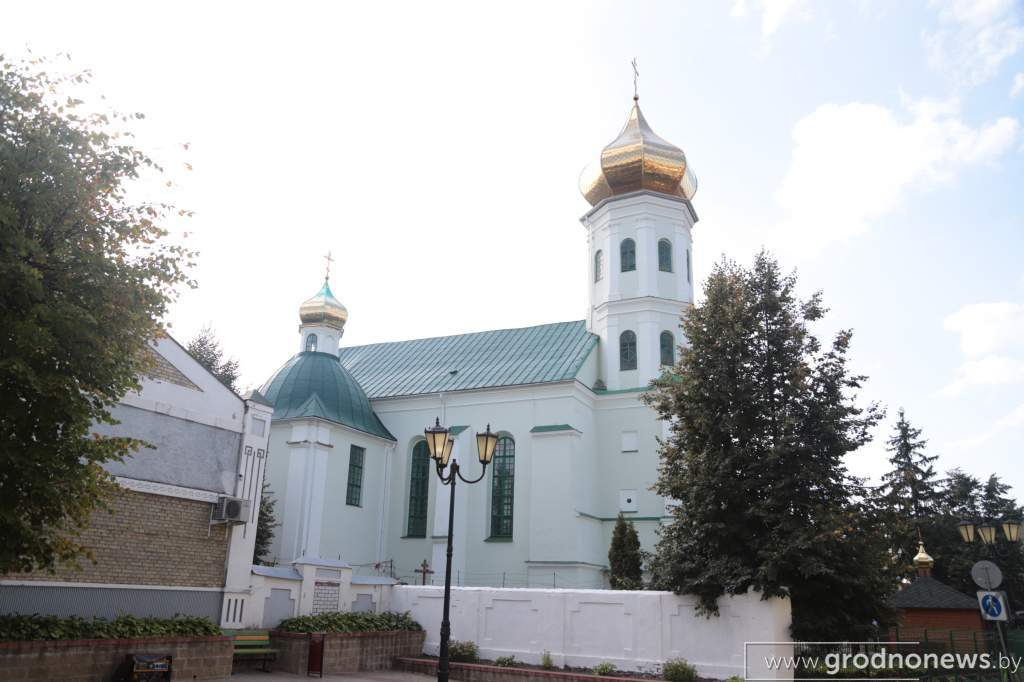 У Слоніме вернікам перадалі Благадатны агонь ад Гроба Гасподняга
