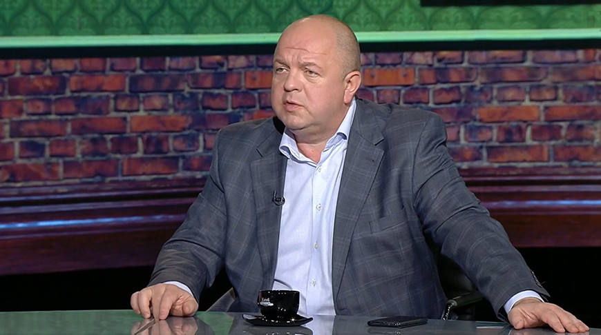 Дмитрий Жук: страна должна развиваться, но без давления извне и с участием всего общества
