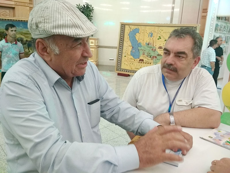 Международная книжная выставка начала свою работу в Туркменистане
