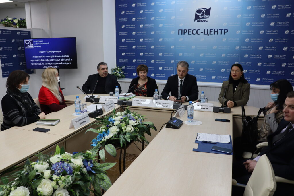 Более 100 заявок подано на литературный конкурс LitUP
