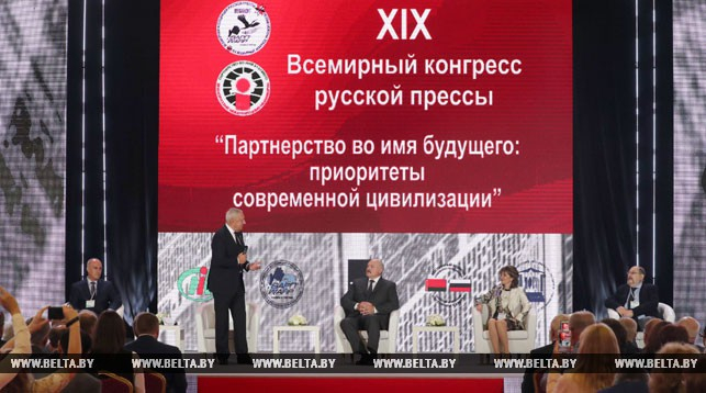 
   Лукашенко: интернет-пространство и соцсети должны строиться по законам моральности и духовности  
 
