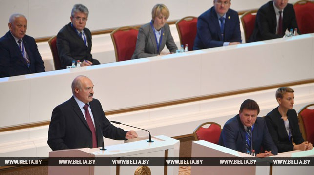 
  Лукашенко:
гуманитарии должны находить адекватные ответы на новые вызовы современности  
