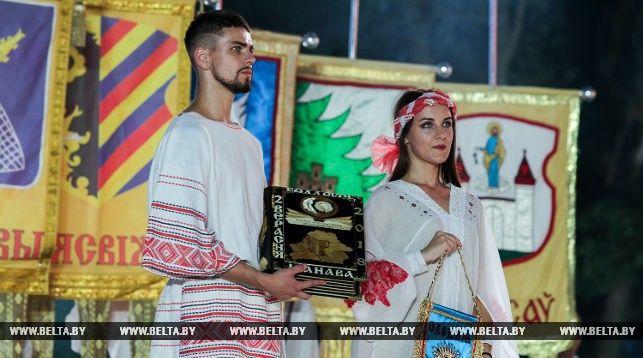 Горад Іванава перадаў Слоніму эстафету Дня беларускага пісьменства
