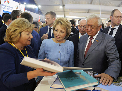 
  Стенд ”Книги Республики Беларусь“ демонстрируется в
Сочи 
 

