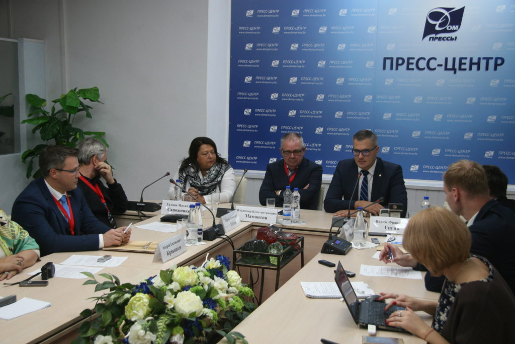 Пресс-конференция, посвященная открытию Фестиваля «Евразия.DOC» состоялась в пресс-центре Дома прессы.
