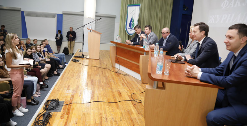 Павел Лёгкі сустрэўся з першакурснікамі факультэта журналістыкі БДУ
