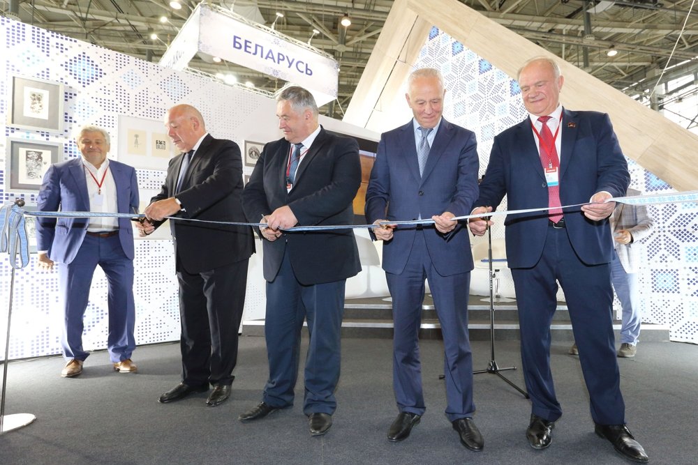 Века попали.jpg