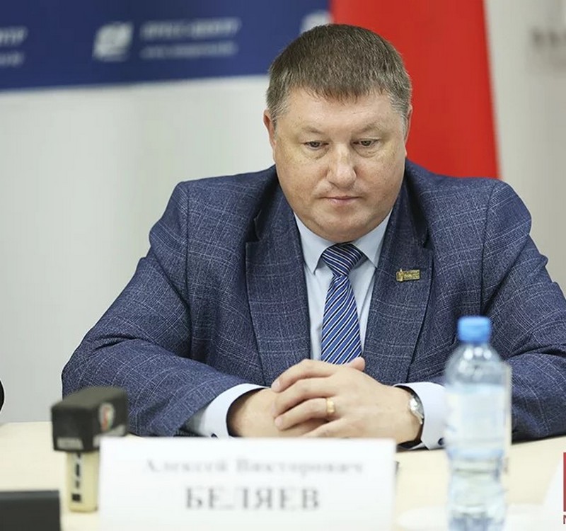 kruglyj-stol-molodezh-i-media-lukashov-19-kopiya.jpg