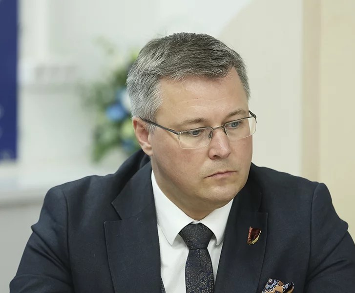 kruglyj-stol-molodezh-i-media-lukashov-7-kopiya.jpg